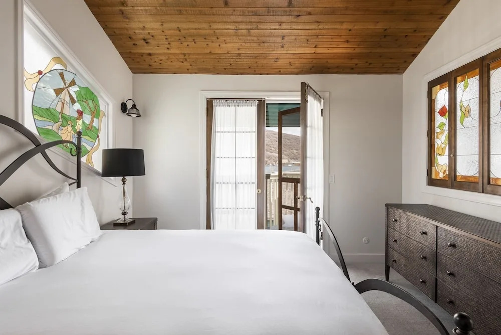 Motherlode A 4 Bedroom Condo by RedAwning
