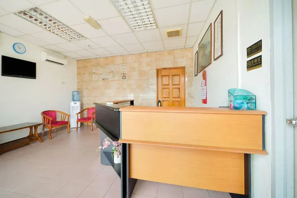 OYO 89461 CP Hotel