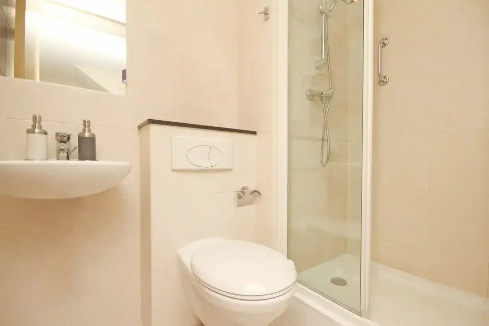 Grand Canal Quay Apt Sleeps 10