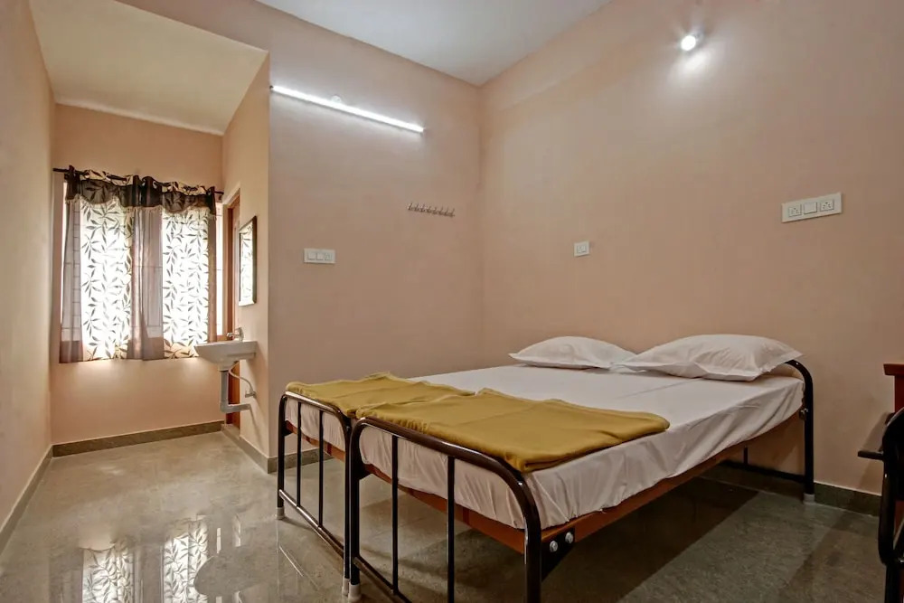 Sri Rugmani Residency by OYO Rooms