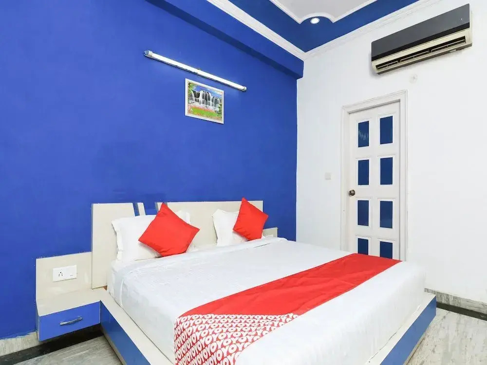 OYO 16687 Hotel Crystal Leaf