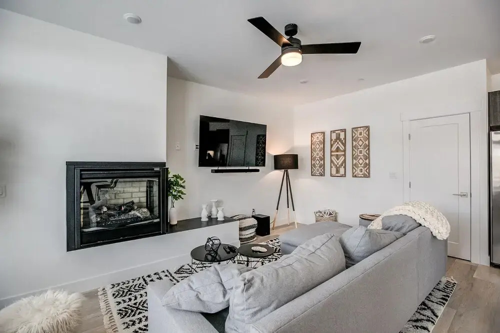 River West 811