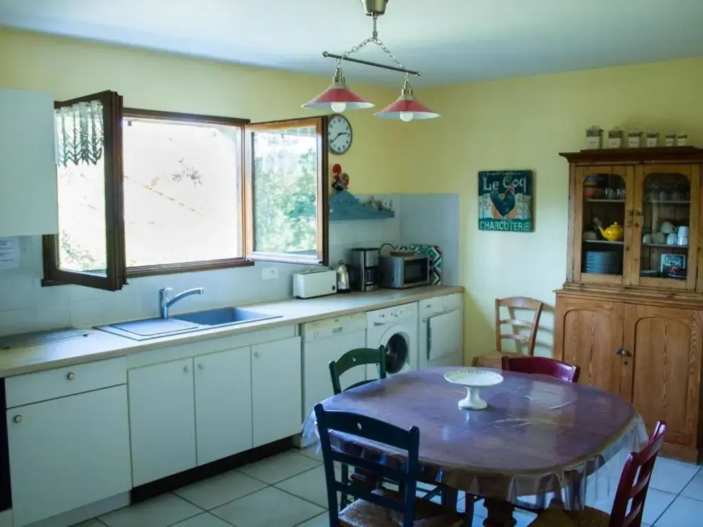 Gîte Le Mayet-de-Montagne, 4 pièces, 6 personnes - FR-1-489-317