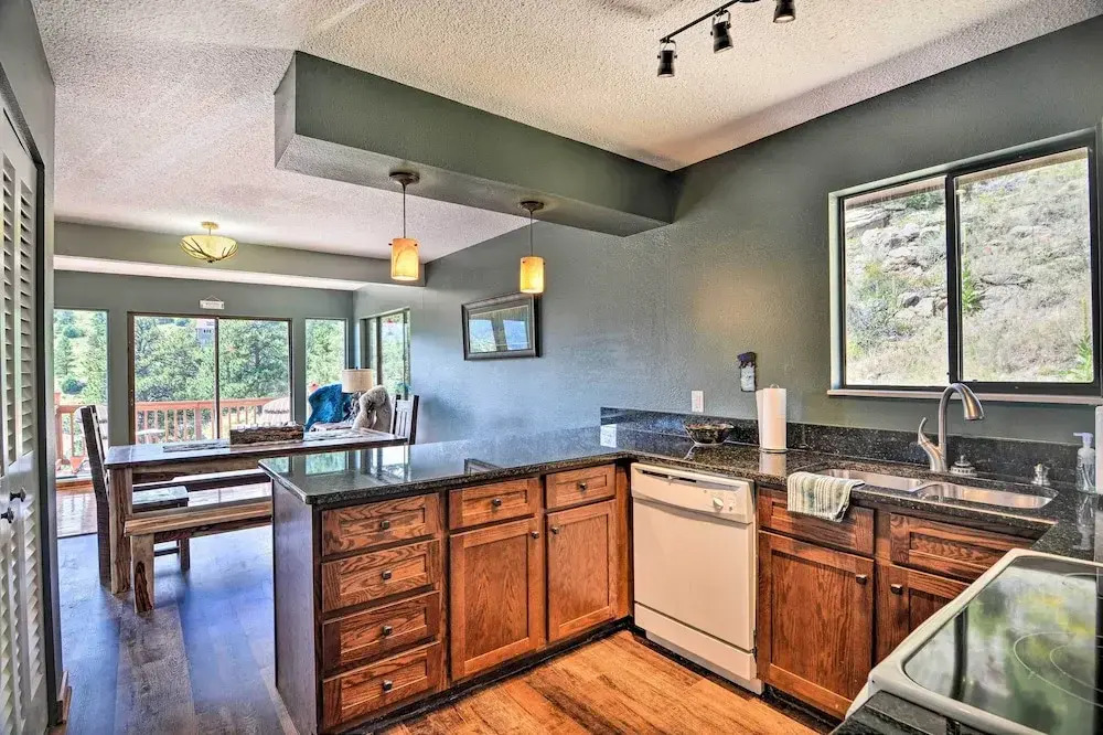 Idyllic Cabin w/ Grill & Panoramic Mtn Views!
