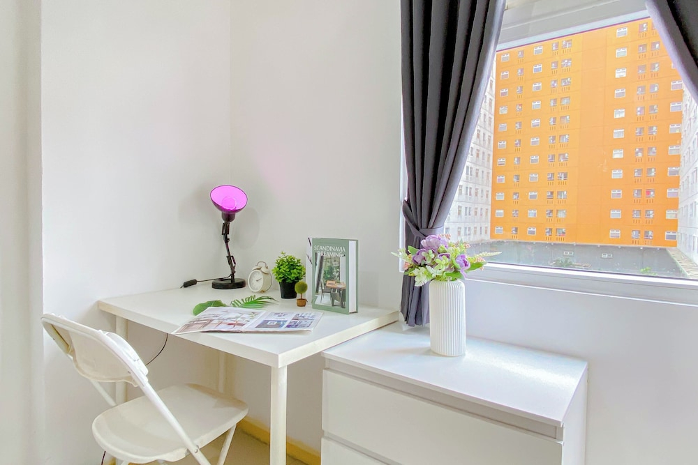Comfortable And Roomy 2Br At Apartment Green Pramuka City