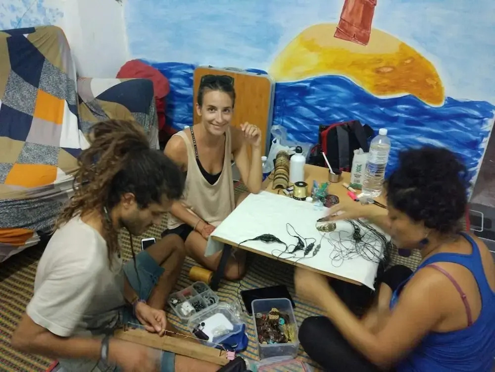 B&L Islanders Inn - Hostel