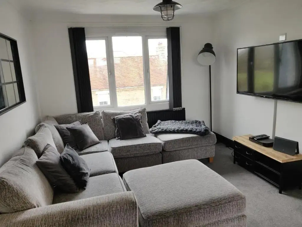 Riverside Park Penthouse Apt 1BR Parking St Neots