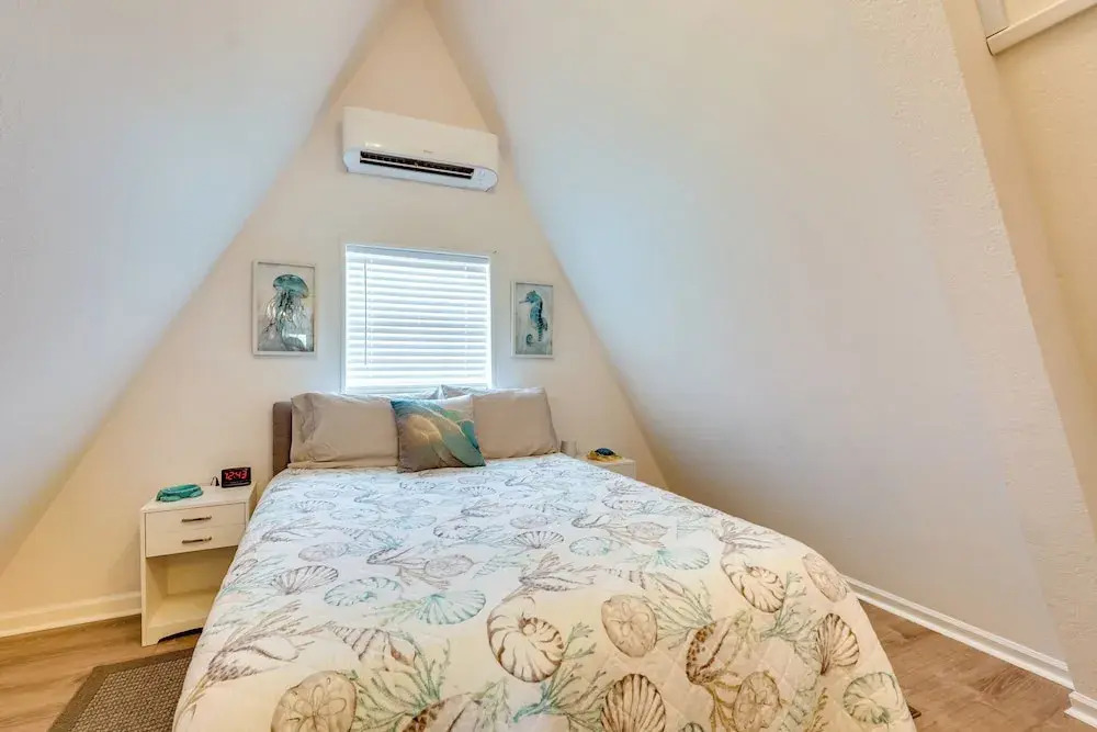 A-frame Family Home Near Beach: Beach Gear!