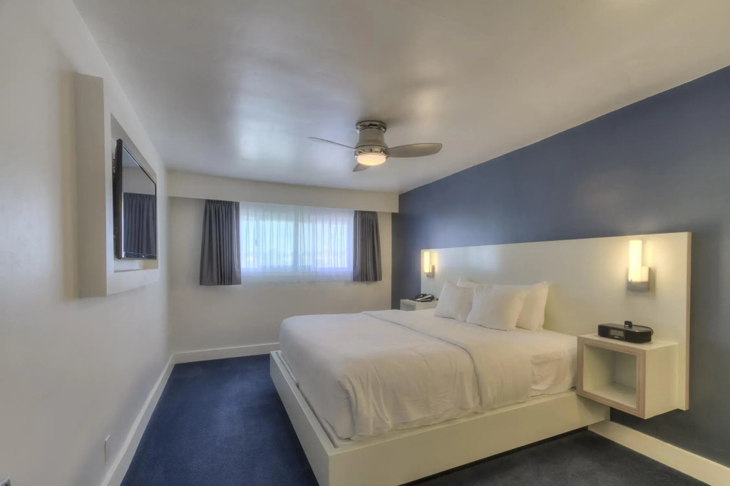 Oceanside Marina Suites - A Waterfront Hotel