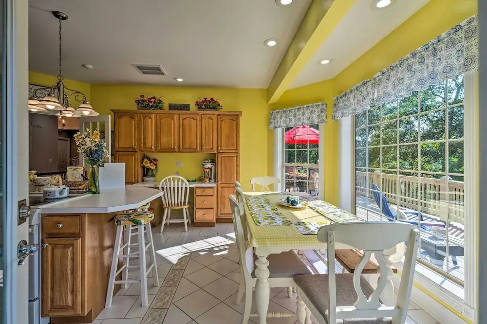 Luxe Lake Cumberland Retreat w/ Decks on 1 Acre!