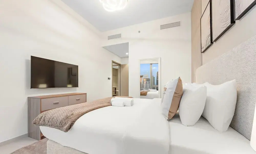 SML Vacation Homes - Sky High Apartments with Burj Khalifa and Dubai Fountain Views at Grande Signature, Downtown Dubai