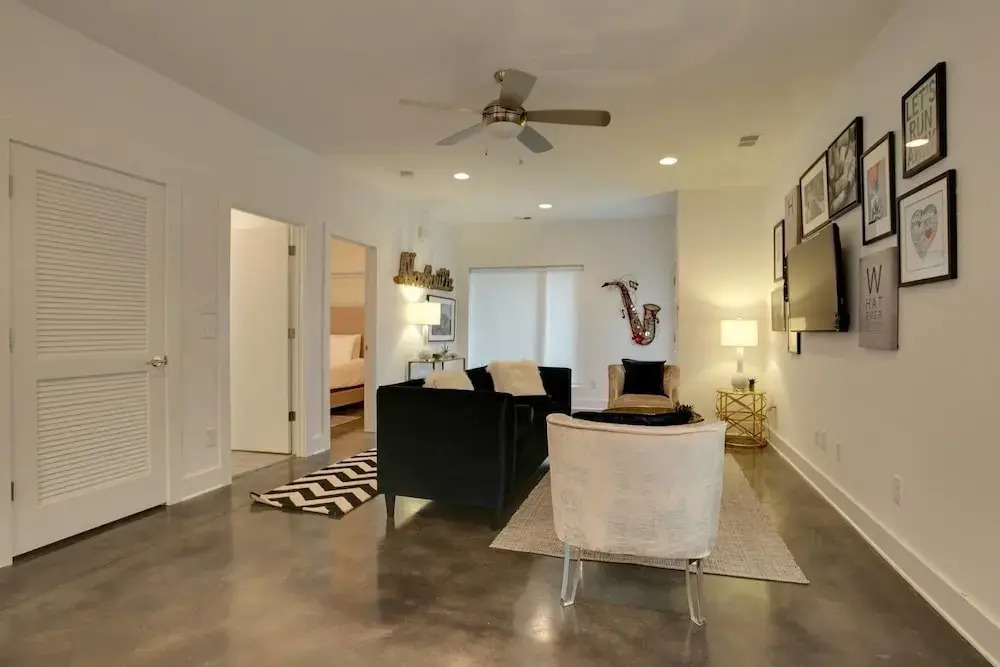 4br/3.5ba w/ Loft, Deck, & Ping Pong by Domio