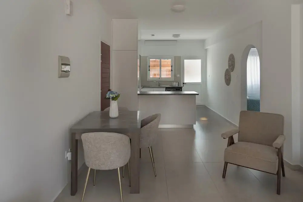 Phaedrus Living Olga Residence
