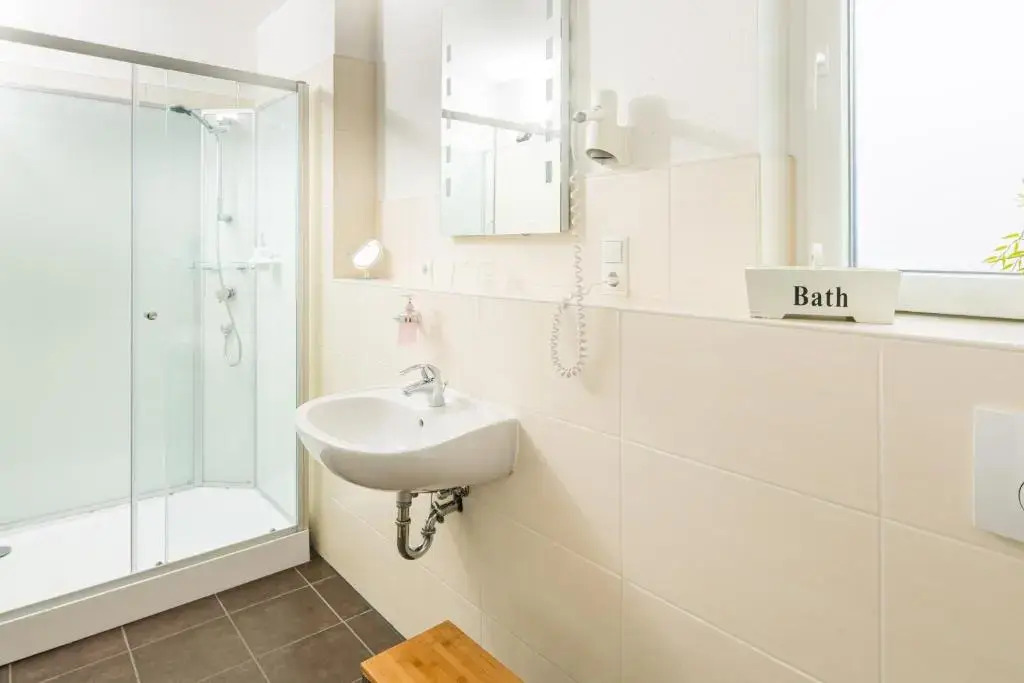 Schäfers Hotel, Self Check-in & gratis Bäckerfrühstück