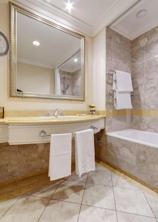 Excelsior Grand Hotel