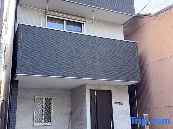 Bright Moon Retreat | Near Namba | One House | 3BR · 1BA · 1SR · 3WC | 4 Minutes to Tengachaya |