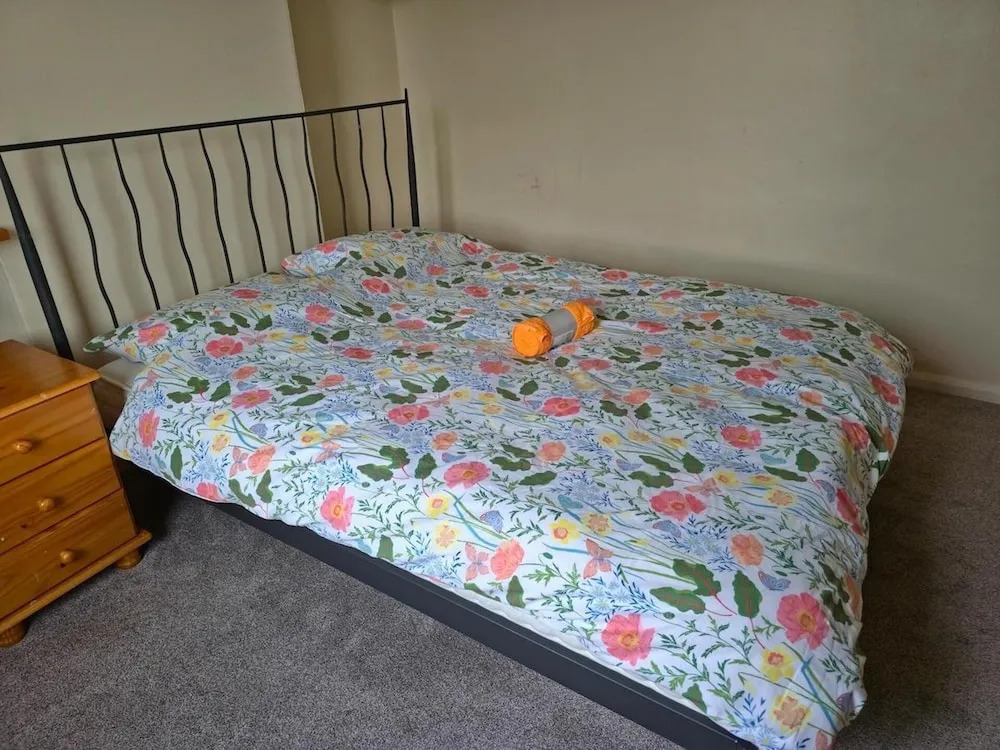 Confortable House Sleeps 7 With Garden and Parking