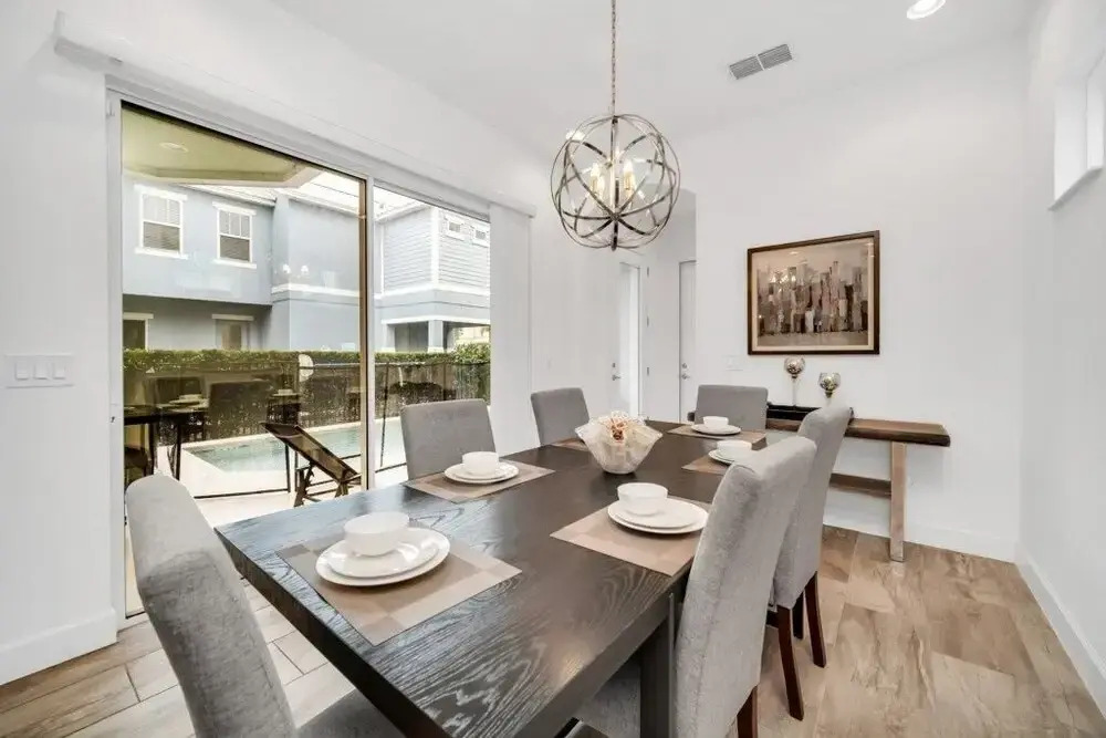 Spacious 5 Bedrrom/ 5 Bath Home- Private Pool, Full Kitchen, Free Wifi 5 Bedroom Villa by Redawning