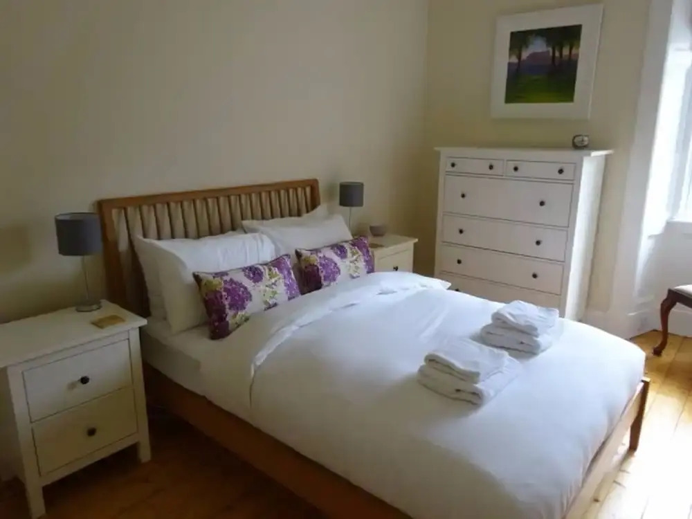 3 Bedroom Stockbridge Apartment