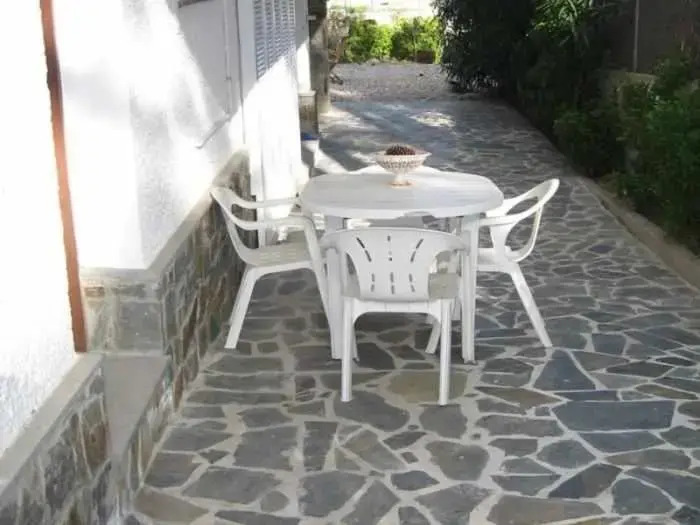 FENER DE BAIX 83 casa con jardín y vistas al mar