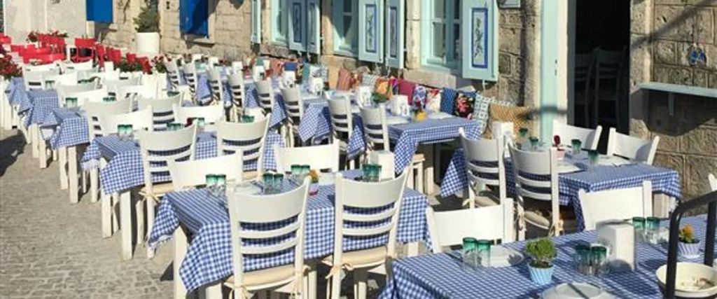 Saki Alaçatı Otel & Meyhane