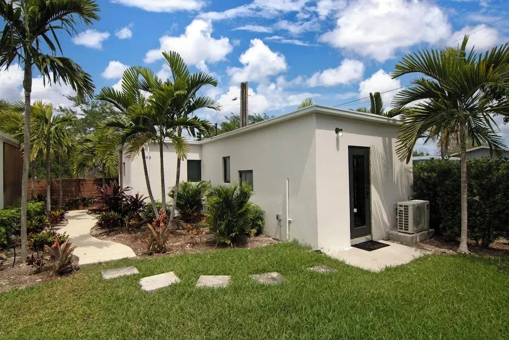 5BR Sleeps 14 w/ In-law Suite & Bbq!