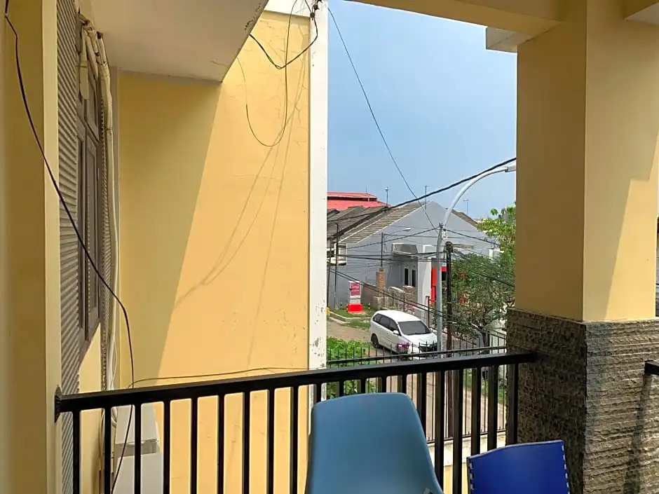 OYO Life 3082 Kost Putri Wonorejo