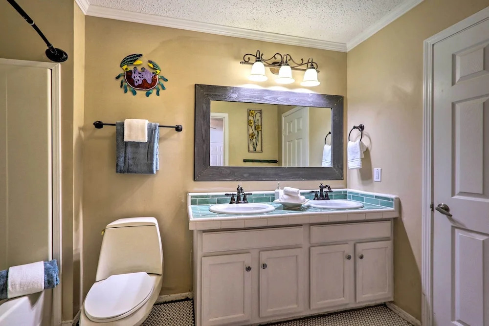 Patio & Gas Grill: Charming Bluffton Escape!