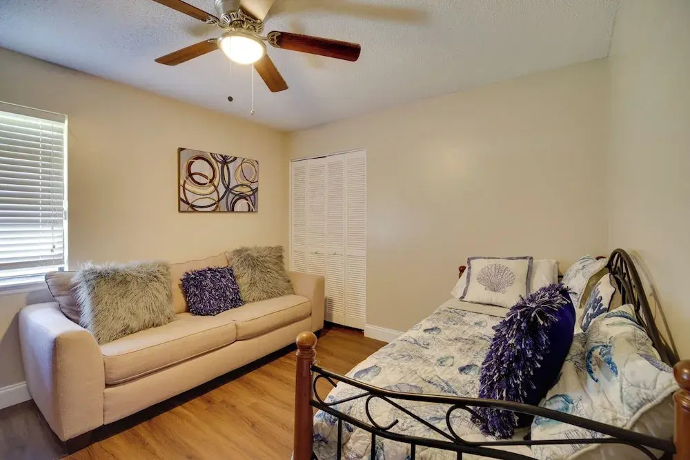 Lakewood Park Retreat on Fairway - 4 Mi to Beach!