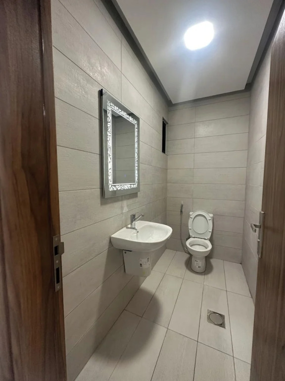 JRE Cozy Home Near All Services 20