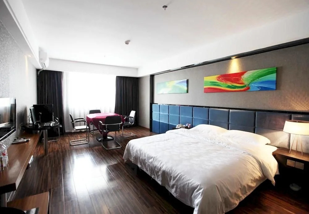 By Ron Hotel