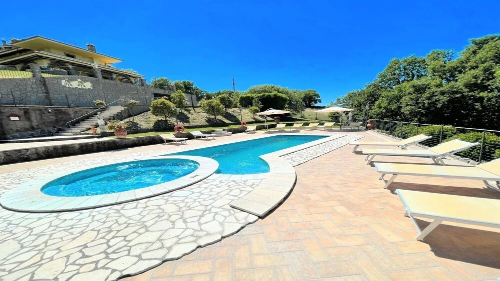 24 Guests - Heartbreaking Lake View and Pool