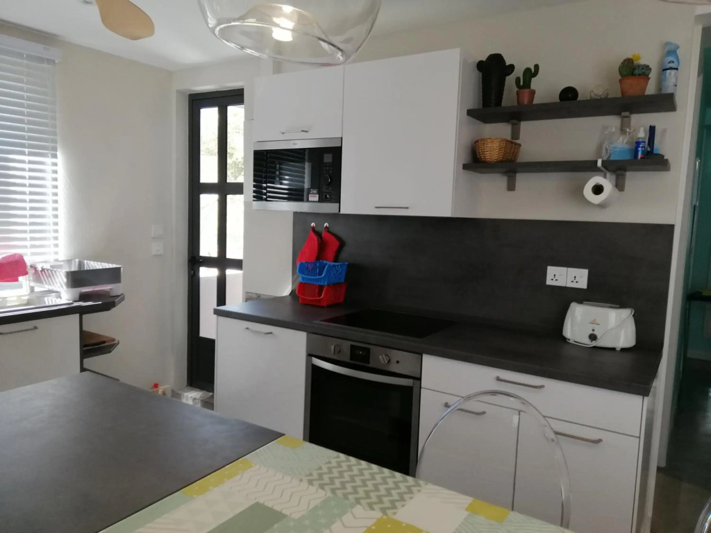 Les Cerisiers - NEW Beach Apartment with Pool, Centrally Located in Flic-en-Flac
