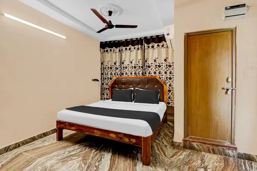Super OYO Hotel O Adarsh Nagar Near Kavya Hospital