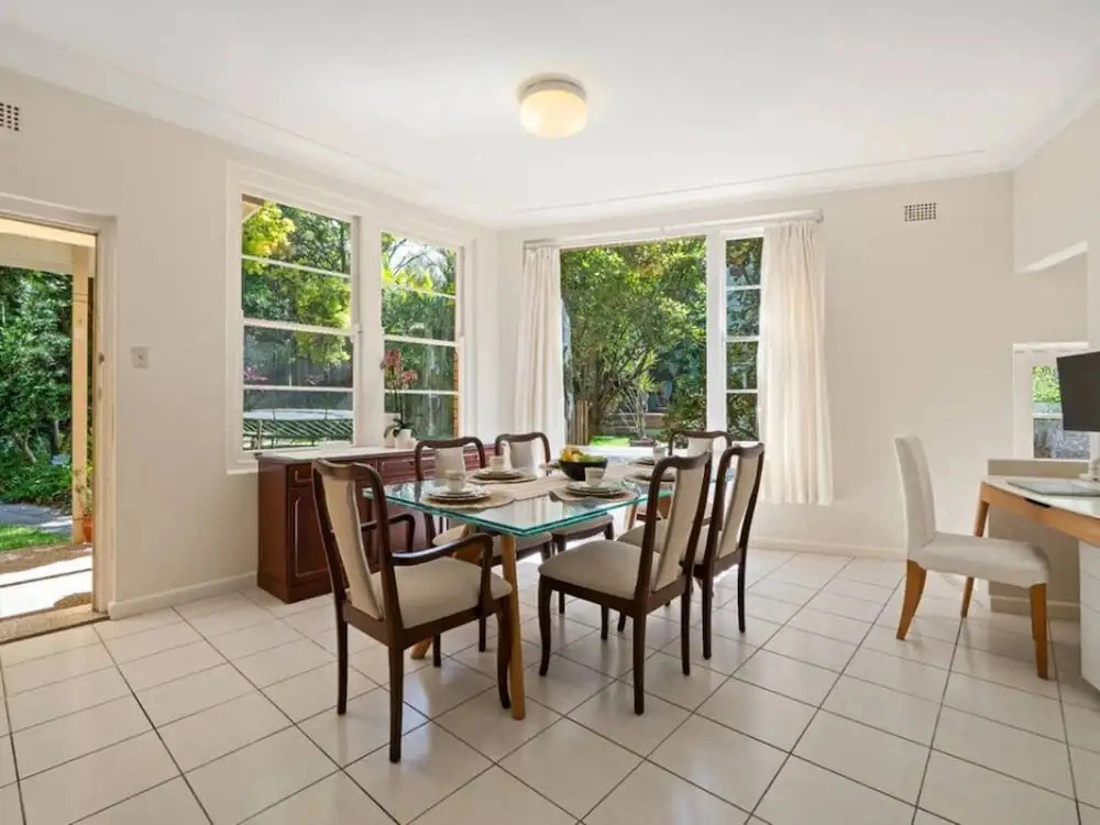 Spacious Family Home With Iconic Views