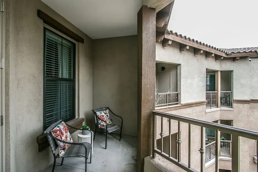 Rooftop Pool-Close 2 Shops-Dining-C4419