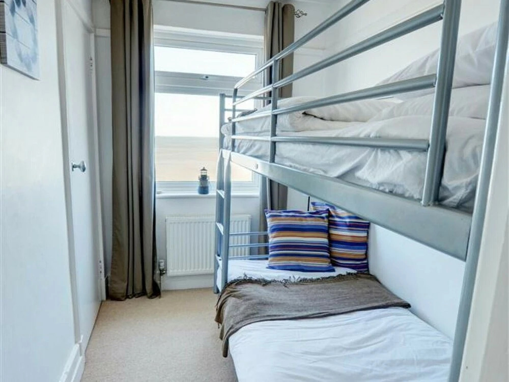 Seaside Holiday Home in Deal near Hiking, Nightlife, & Squash Club