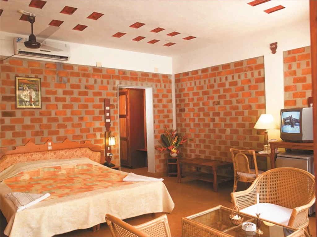 Beach and Lake Ayurvedic Resort, Kovalam