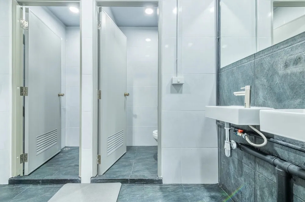 Ti Thong Hostel