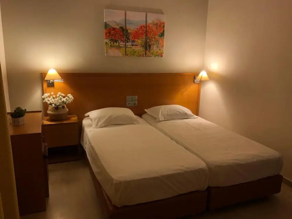 PHILIPPOS STUDIOS & APT