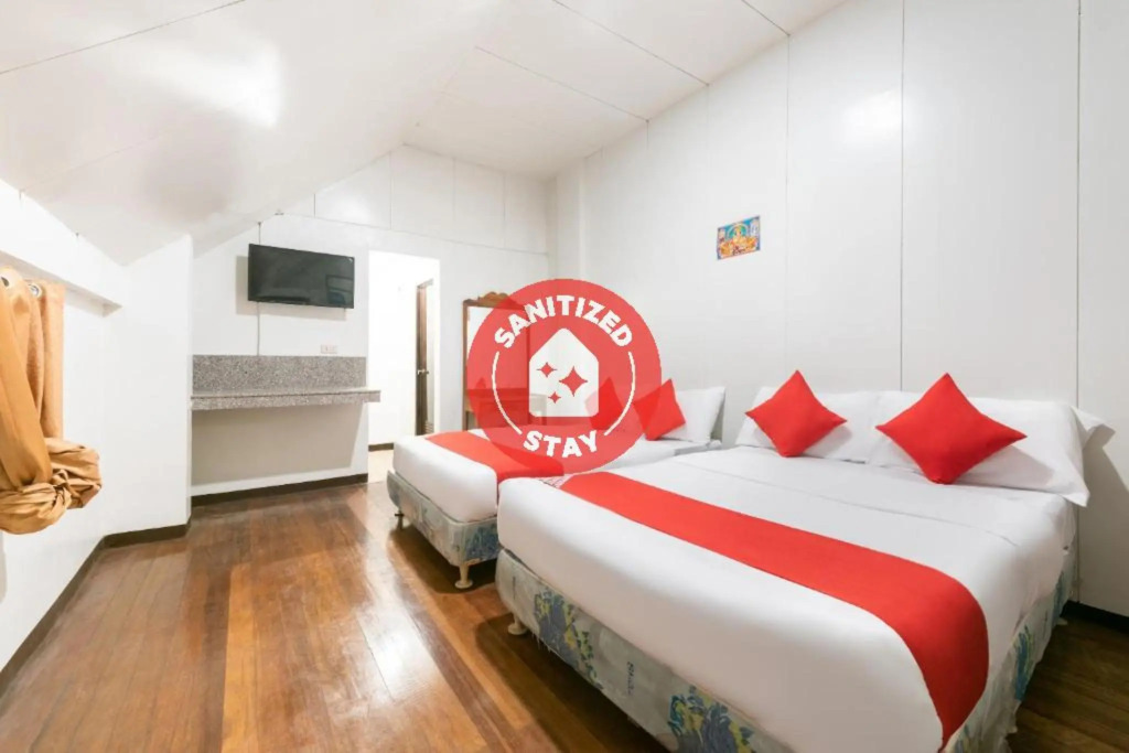 OYO 122 The Peak Pines Pension