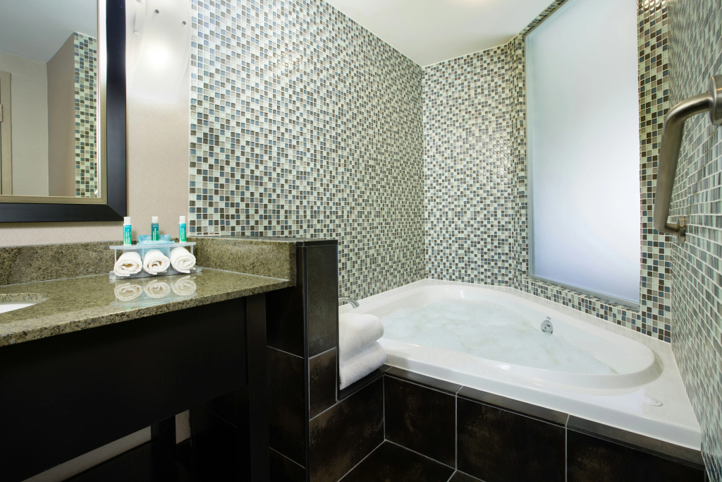 Holiday Inn Express & Suites Ottawa West - Nepean by IHG
