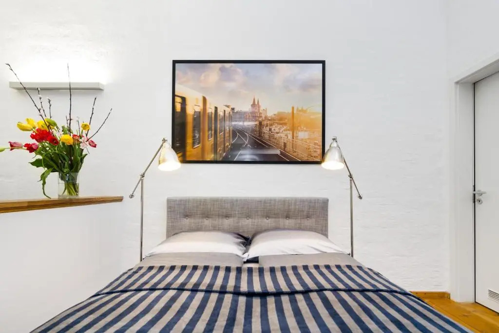 The Melchior, Luxury Industry Loft in Mitte, group & family friendly, 2 bath rooms, big dining table, ideal for 4 - 6 Guests