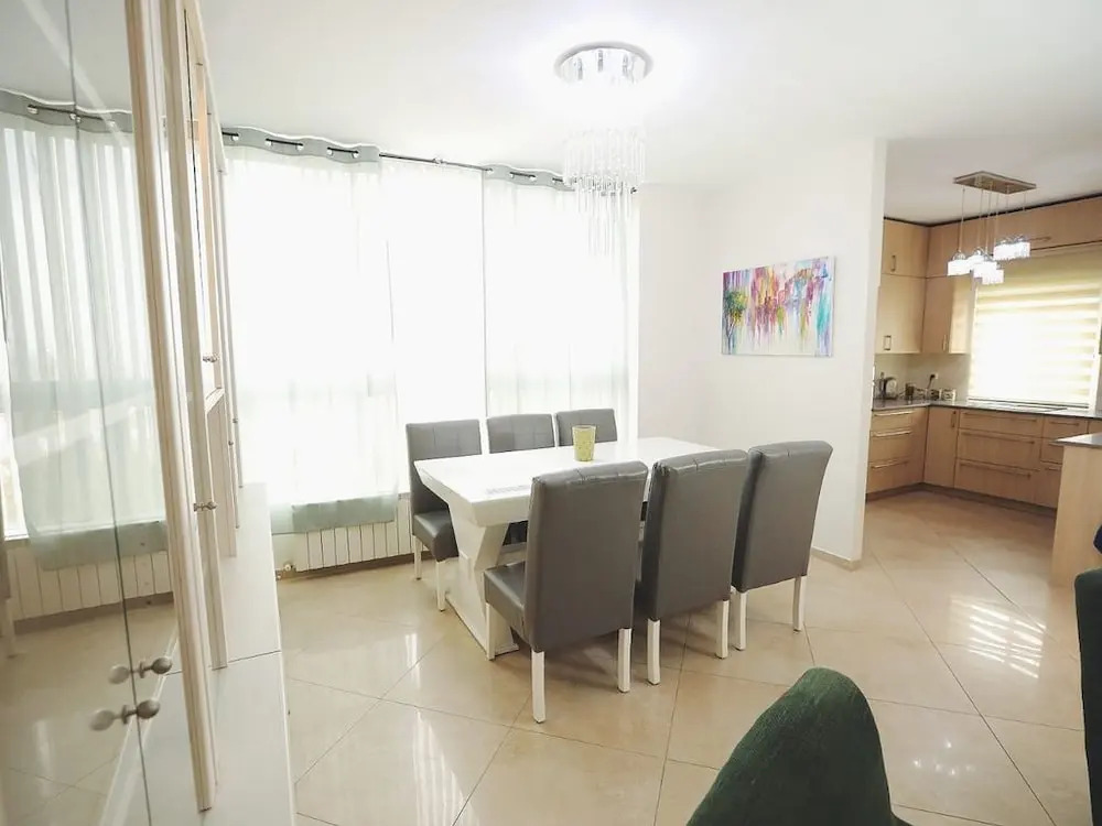 Art Apartment near Mamila