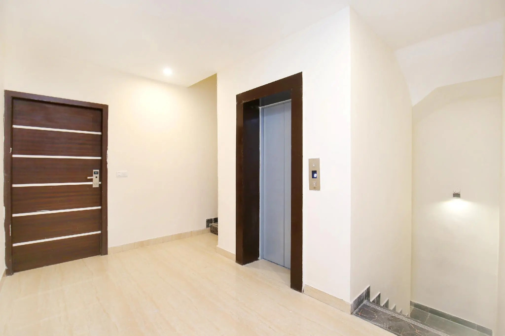 OYO 19716 Hotel Shanay