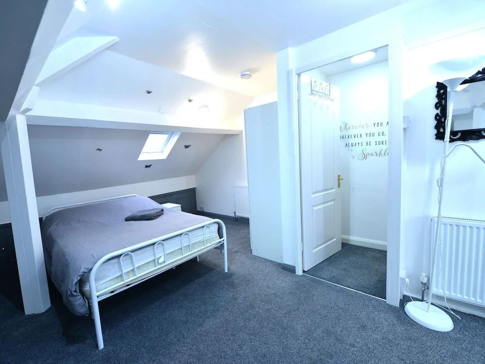 Centrally-located Apartment in Coventry With Netflix