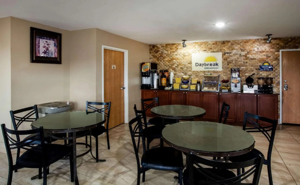 Days Inn by Wyndham Sulphur LA
