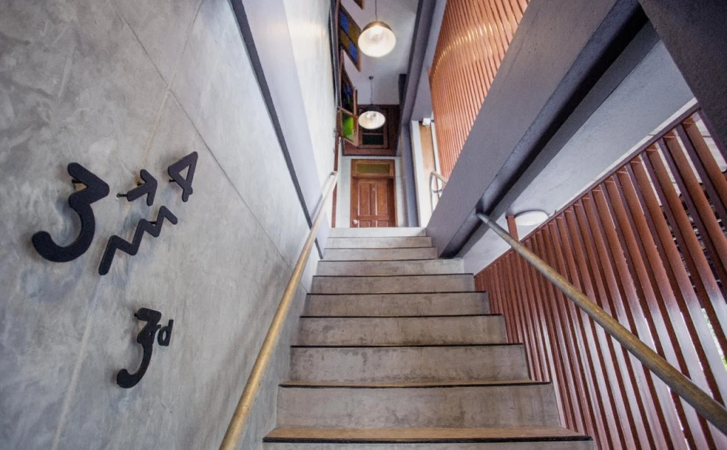 The Arak Bed Bar and Hostel