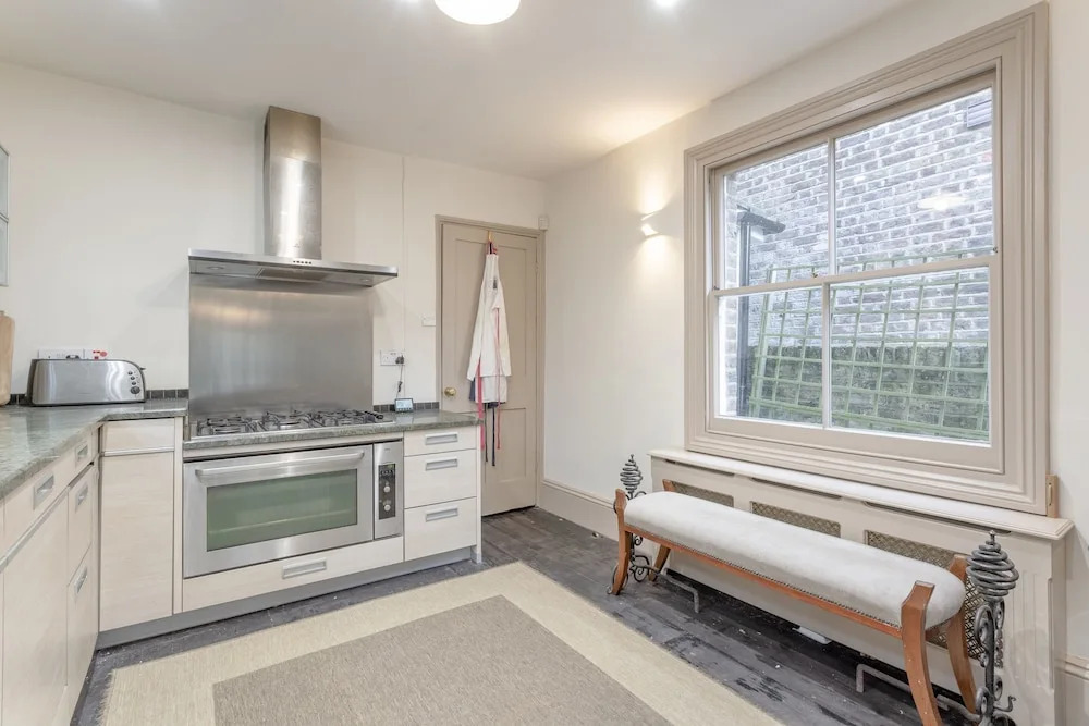 Cosy Brixton House With Great Transport Links