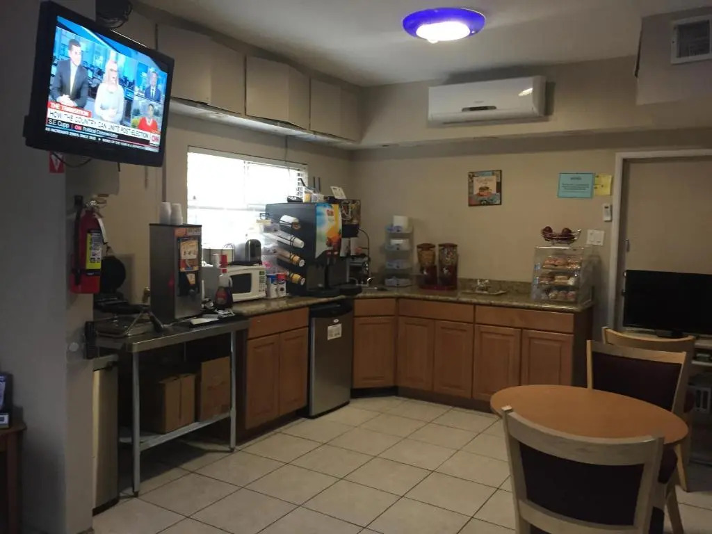 Townhouse Inn and Suites
